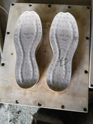 Automatische 380V ETPU Formformmaschine für individuell angepasste Sohlen von Sportschuhen
