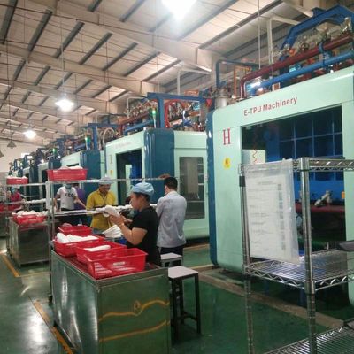 Steigern Sie die Produktionseffizienz mit TPU-Formmaschine und Präzisionsformdesign für Schuhsohlen